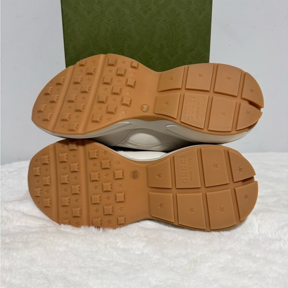 Gucci Cream Sneakers with Multicolor Logo - Picture 5 of 7